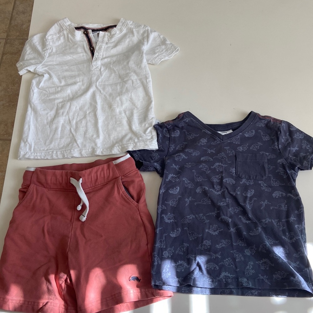 Tommy Bahama shorts with two Tommy Bahama shirts set size 4T